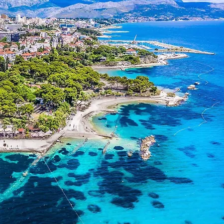 Gem Old Town Center Apartment