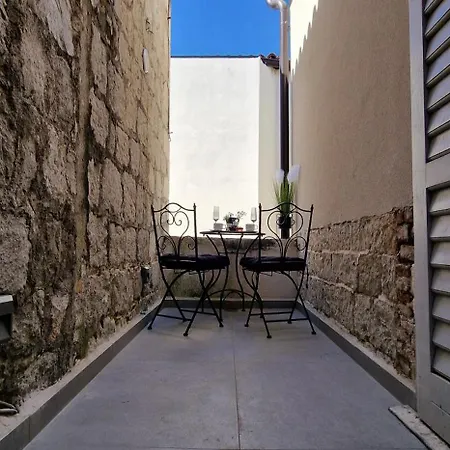 Gem Old Town Center Apartment *