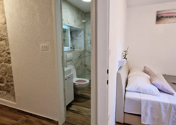 Gem Old Town Center Apartment